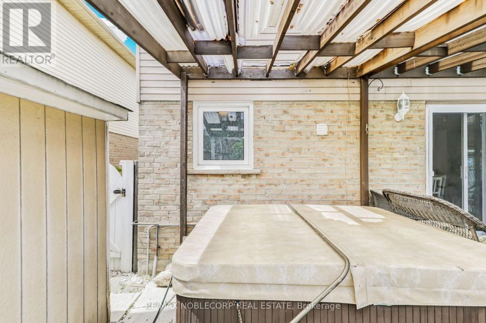 Photo 25 of 30 Mayberry Court, Brampton ON