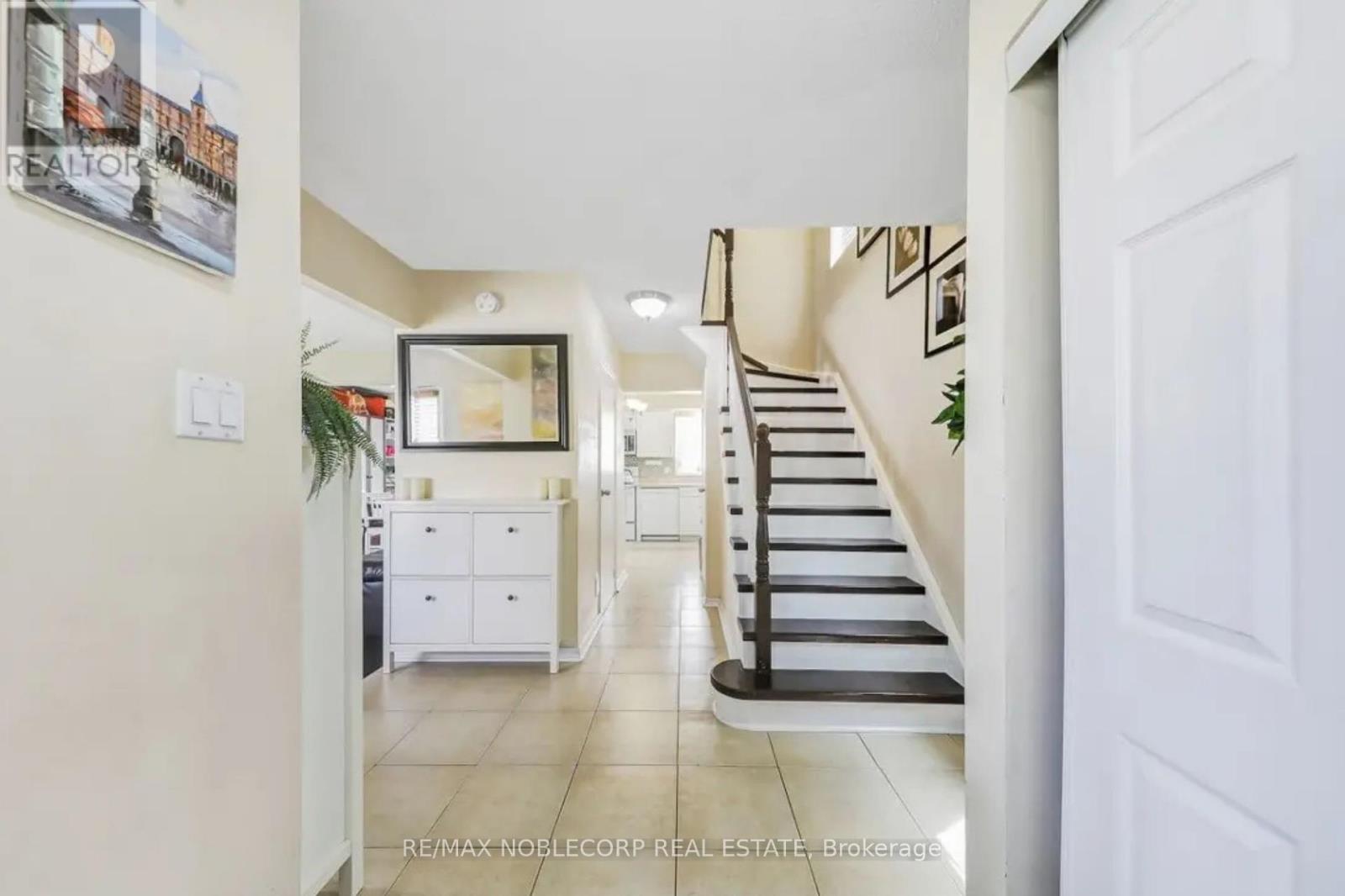 Photo 3 of 30 Mayberry Court, Brampton ON