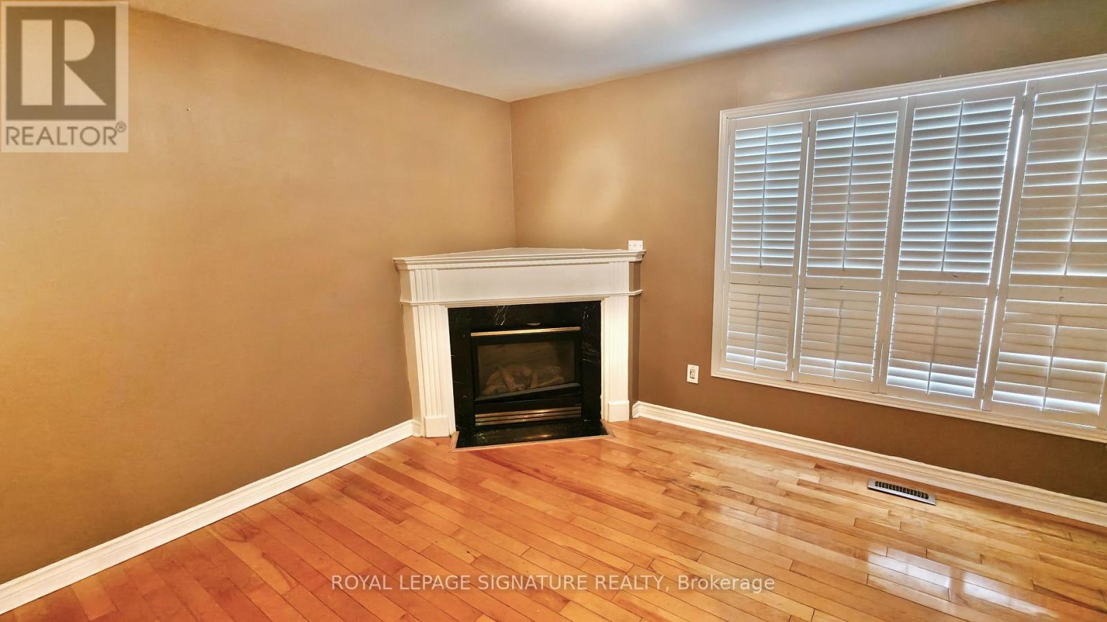 Photo 5 of 5967 Manzanillo Crescent, Mississauga ON