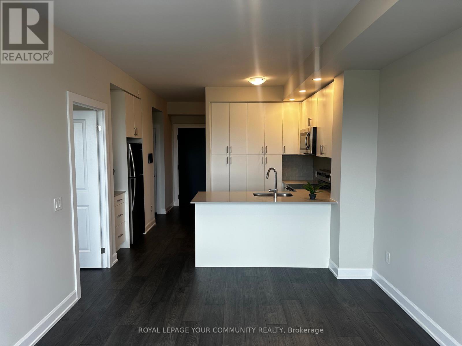 Photo 1 of 411 3220 William Coltson Avenue, Oakville ON