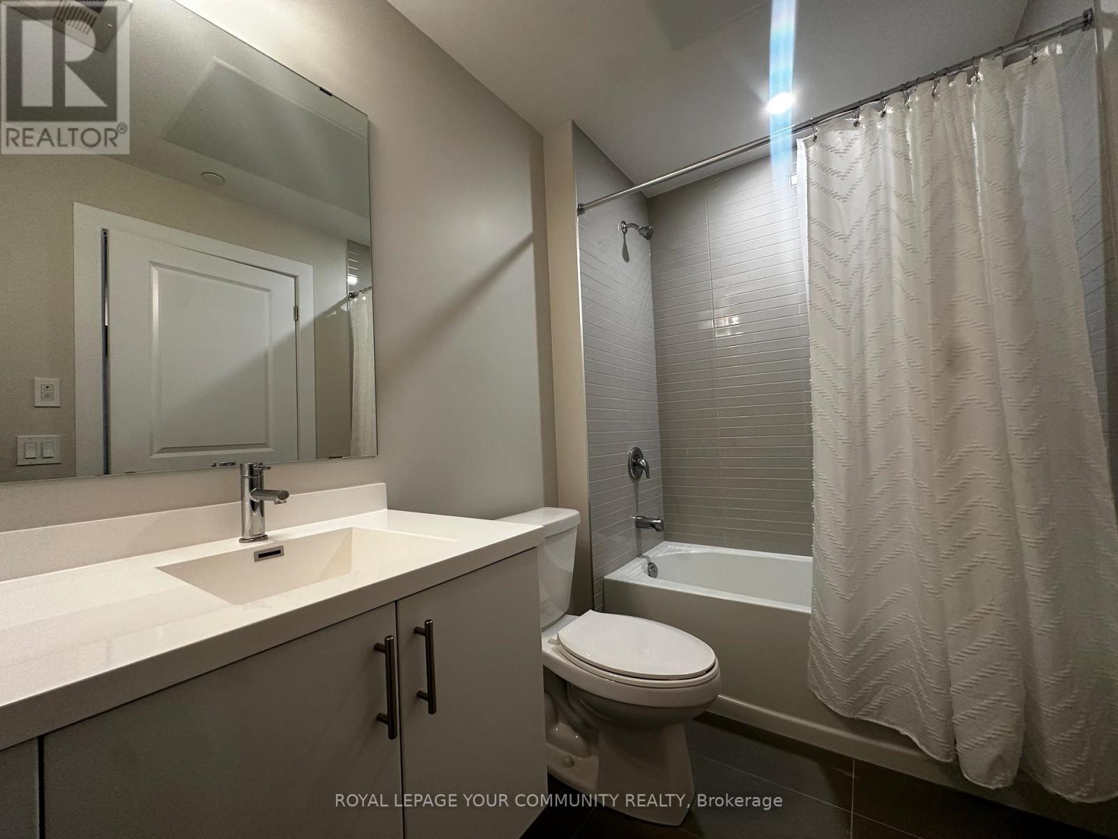 Photo 10 of 411 3220 William Coltson Avenue, Oakville ON
