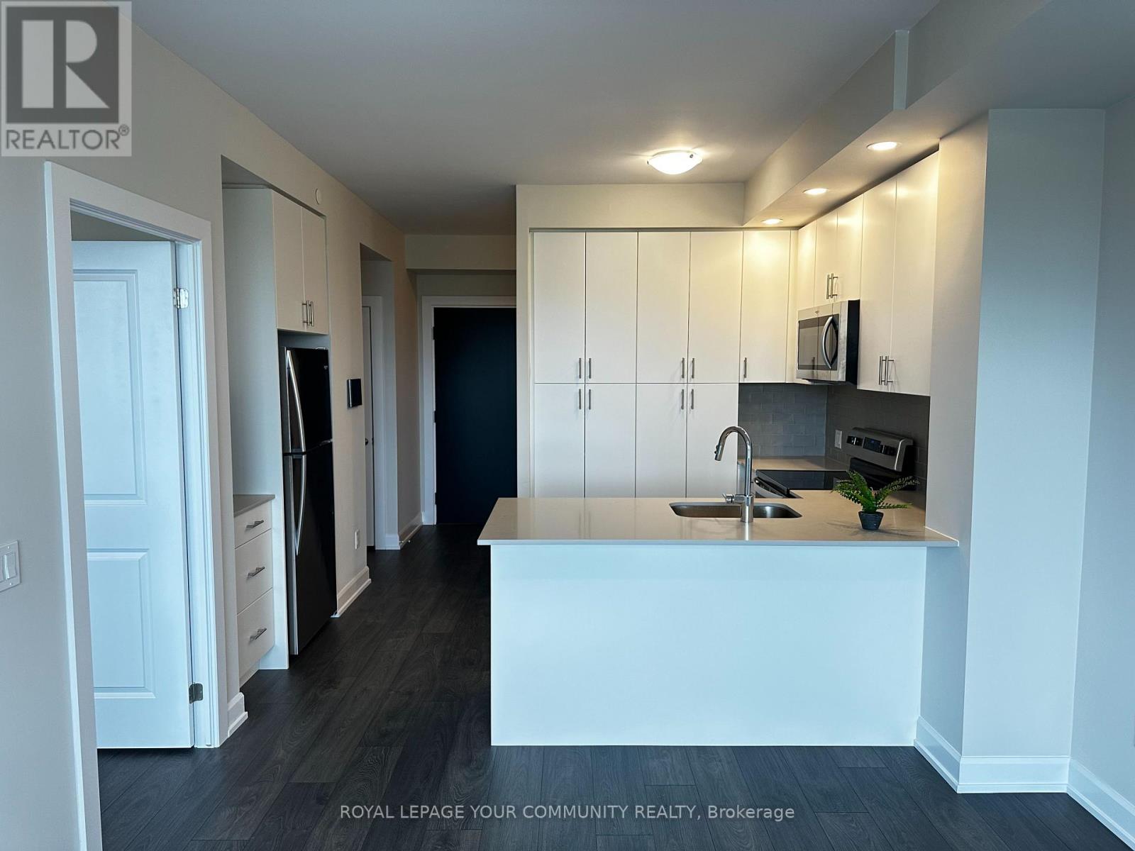 Photo 2 of 411 3220 William Coltson Avenue, Oakville ON