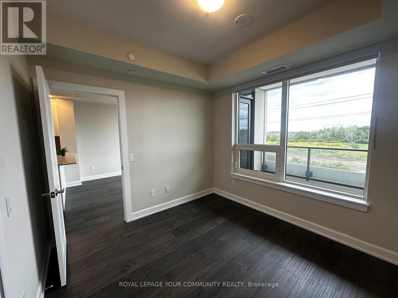 Photo 6 of 411 3220 William Coltson Avenue, Oakville ON
