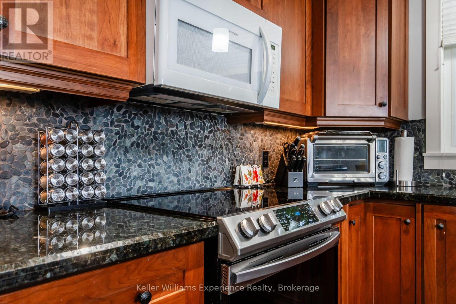 Photo 4 of 1749 Champlain Road, Tiny ON