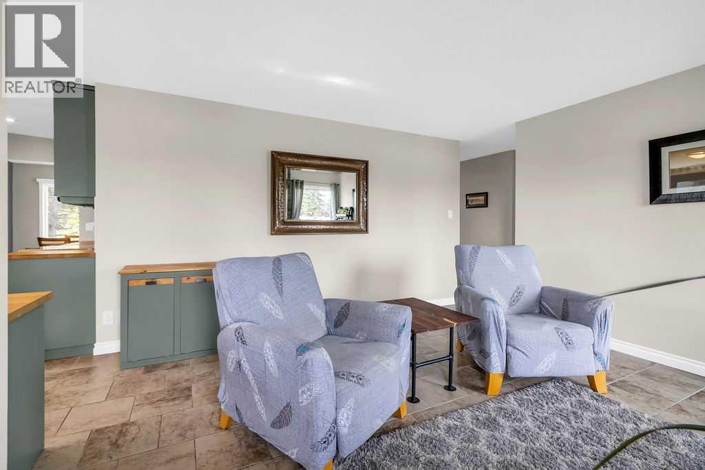 Photo 13 of 1215 Mapleglade Place Se, Calgary AB
