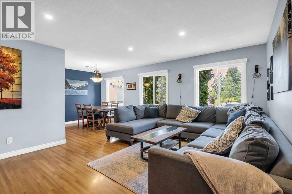 Photo 2 of 1215 Mapleglade Place Se, Calgary AB