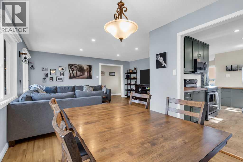 Photo 6 of 1215 Mapleglade Place Se, Calgary AB