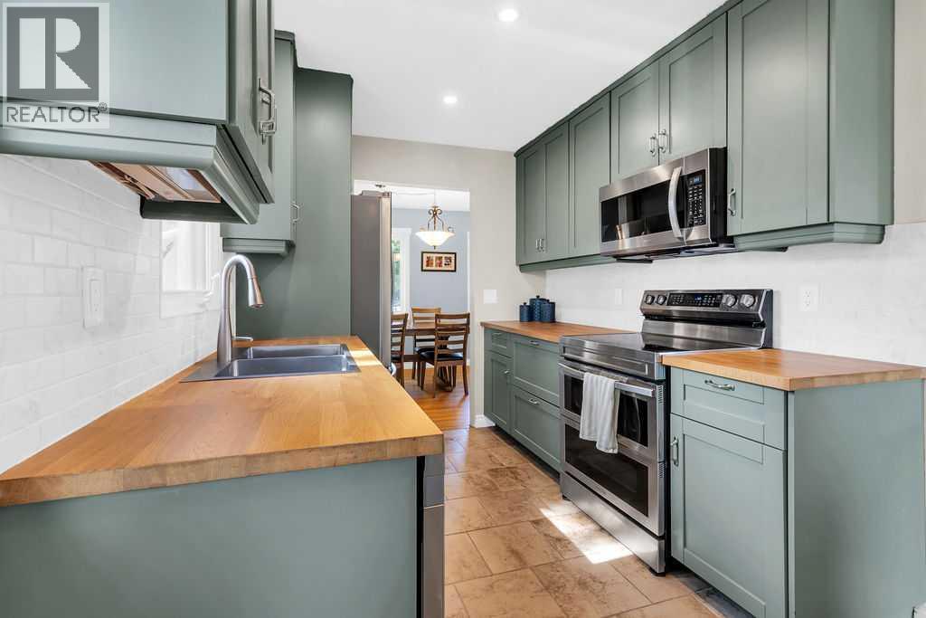 Photo 8 of 1215 Mapleglade Place Se, Calgary AB