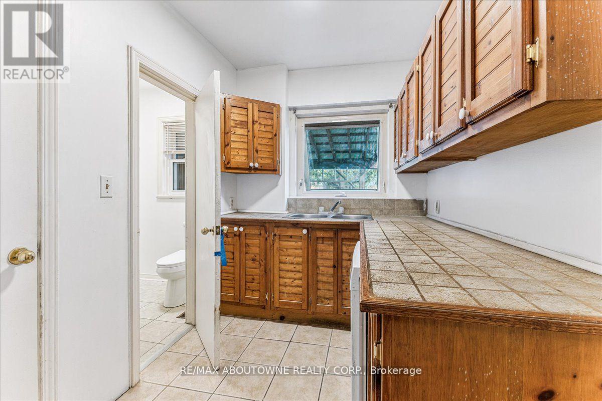 Photo 16 of 32 Arthur Street, Brant ON