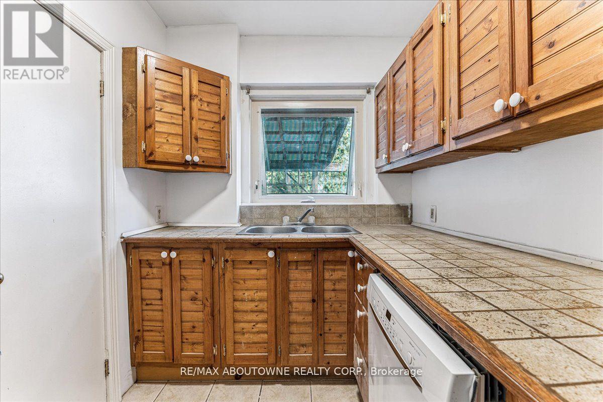 Photo 17 of 32 Arthur Street, Brant ON