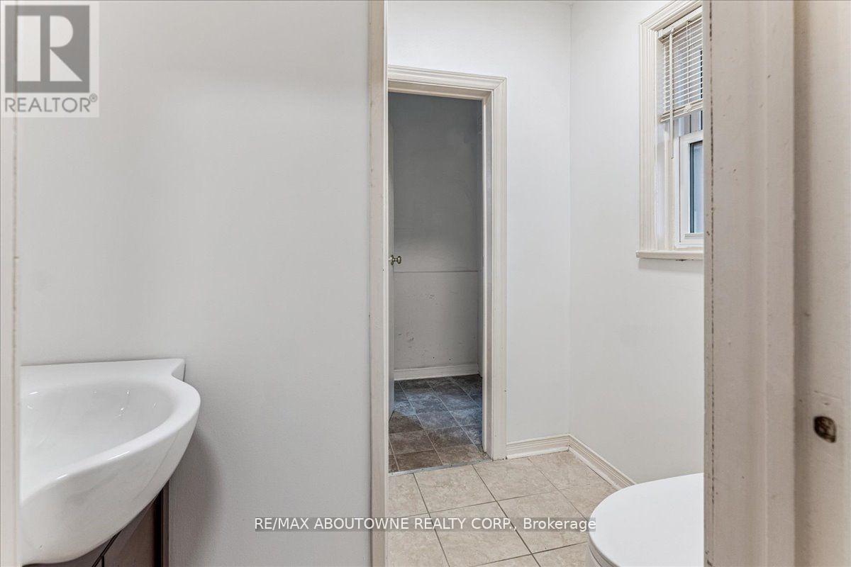 Photo 18 of 32 Arthur Street, Brant ON