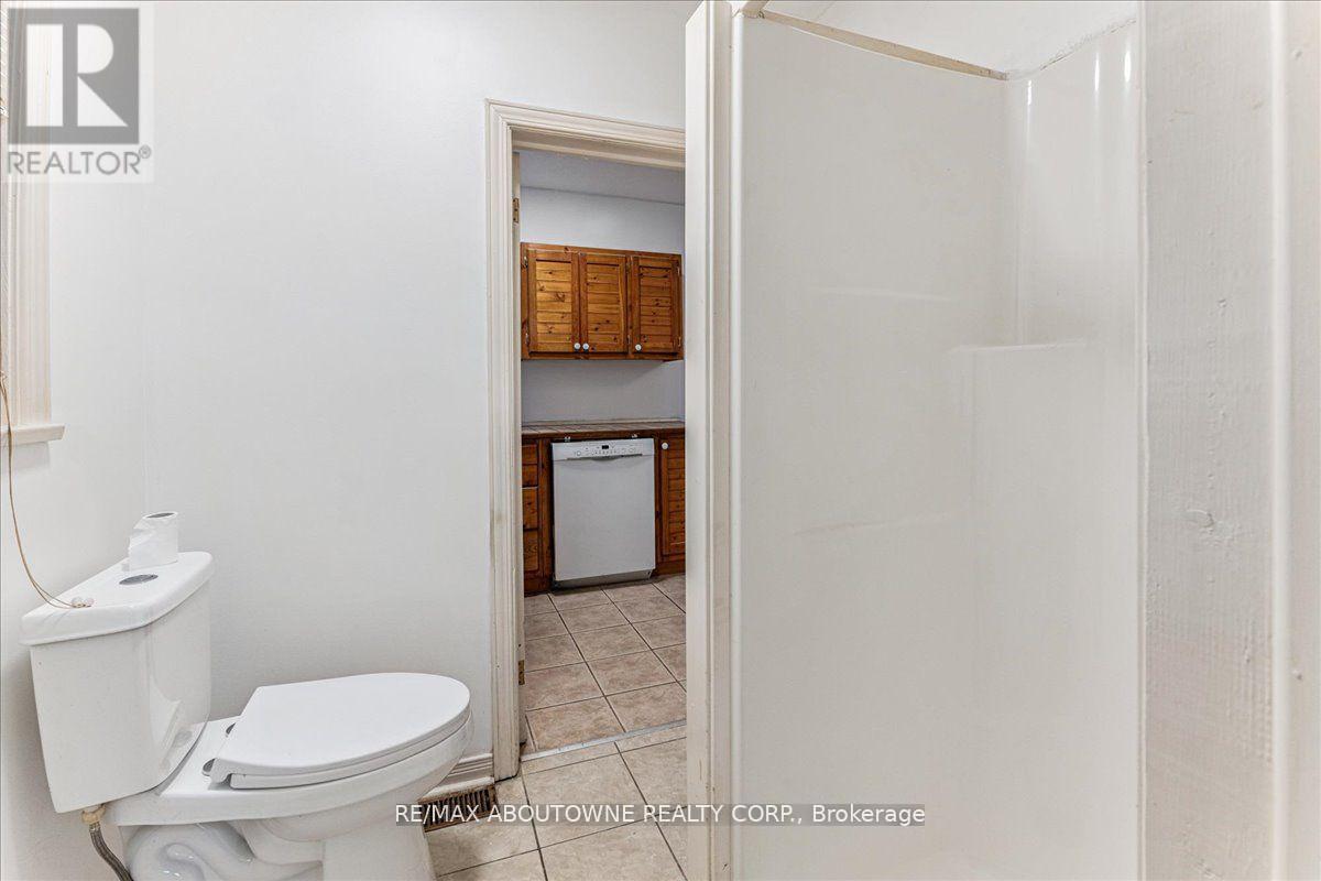 Photo 19 of 32 Arthur Street, Brant ON