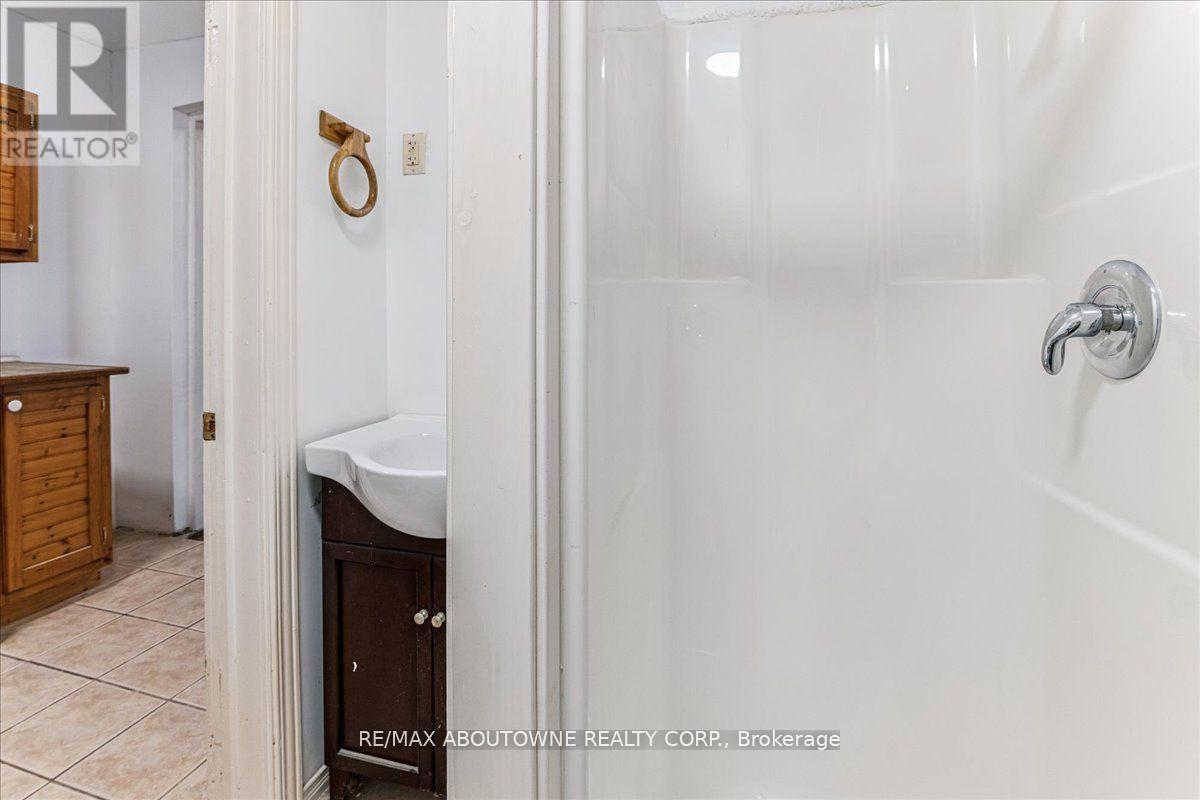 Photo 20 of 32 Arthur Street, Brant ON