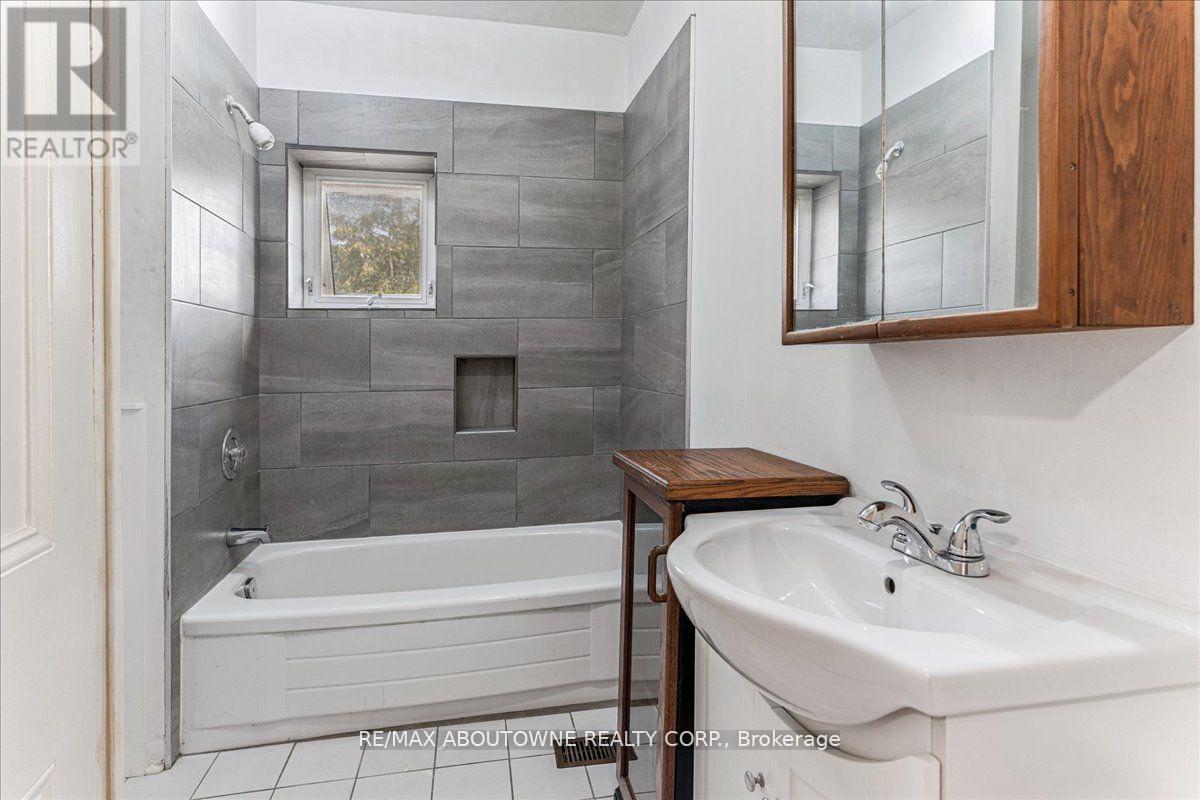 Photo 32 of 32 Arthur Street, Brant ON