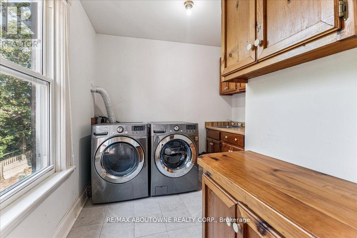 Photo 34 of 32 Arthur Street, Brant ON