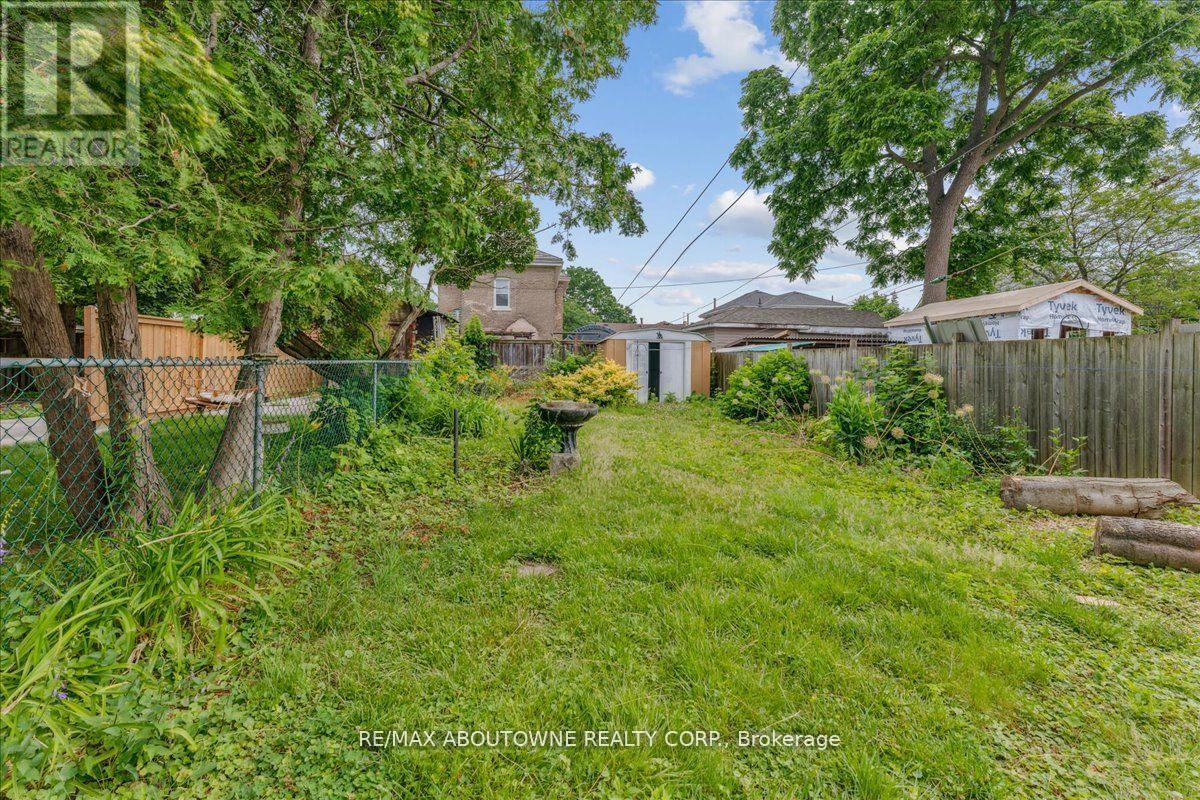 Photo 36 of 32 Arthur Street, Brant ON