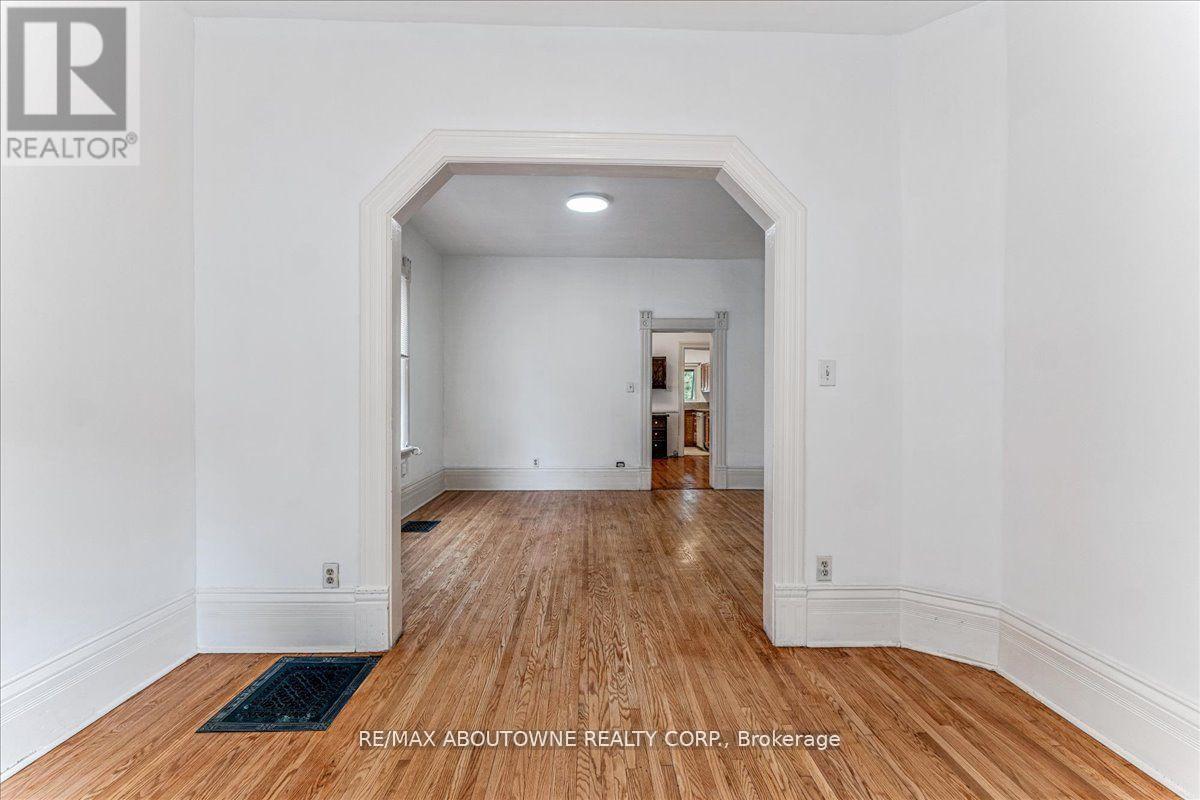Photo 5 of 32 Arthur Street, Brant ON
