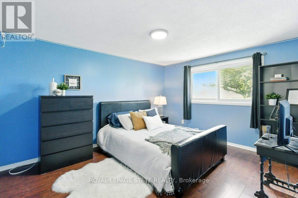 Photo 15 of 19 Lampman Crescent, Thorold ON