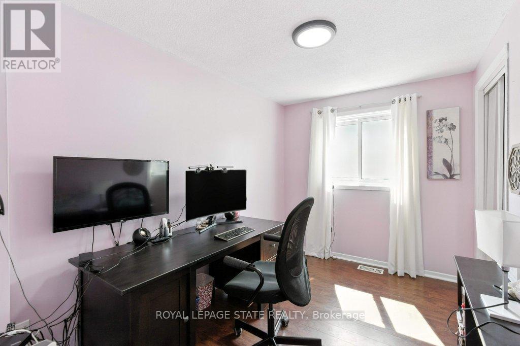 Photo 17 of 19 Lampman Crescent, Thorold ON