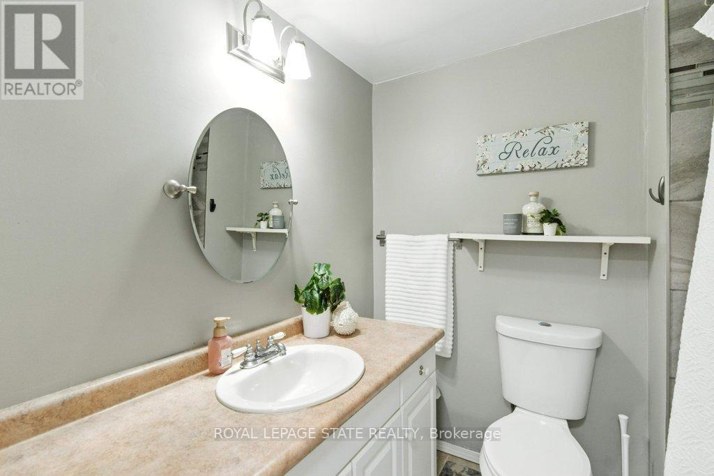 Photo 19 of 19 Lampman Crescent, Thorold ON
