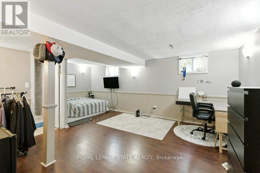 Photo 20 of 19 Lampman Crescent, Thorold ON