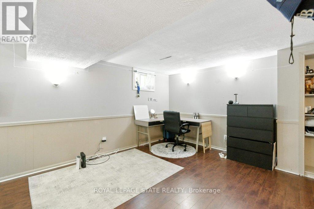 Photo 22 of 19 Lampman Crescent, Thorold ON