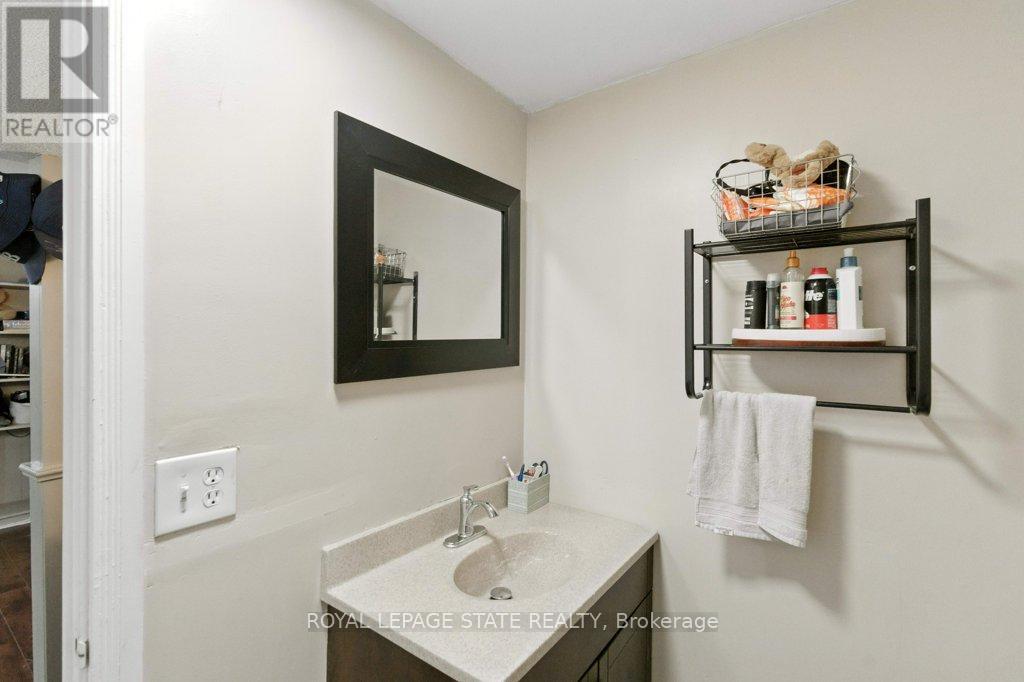 Photo 24 of 19 Lampman Crescent, Thorold ON