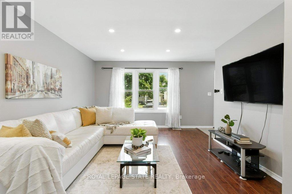 Photo 4 of 19 Lampman Crescent, Thorold ON