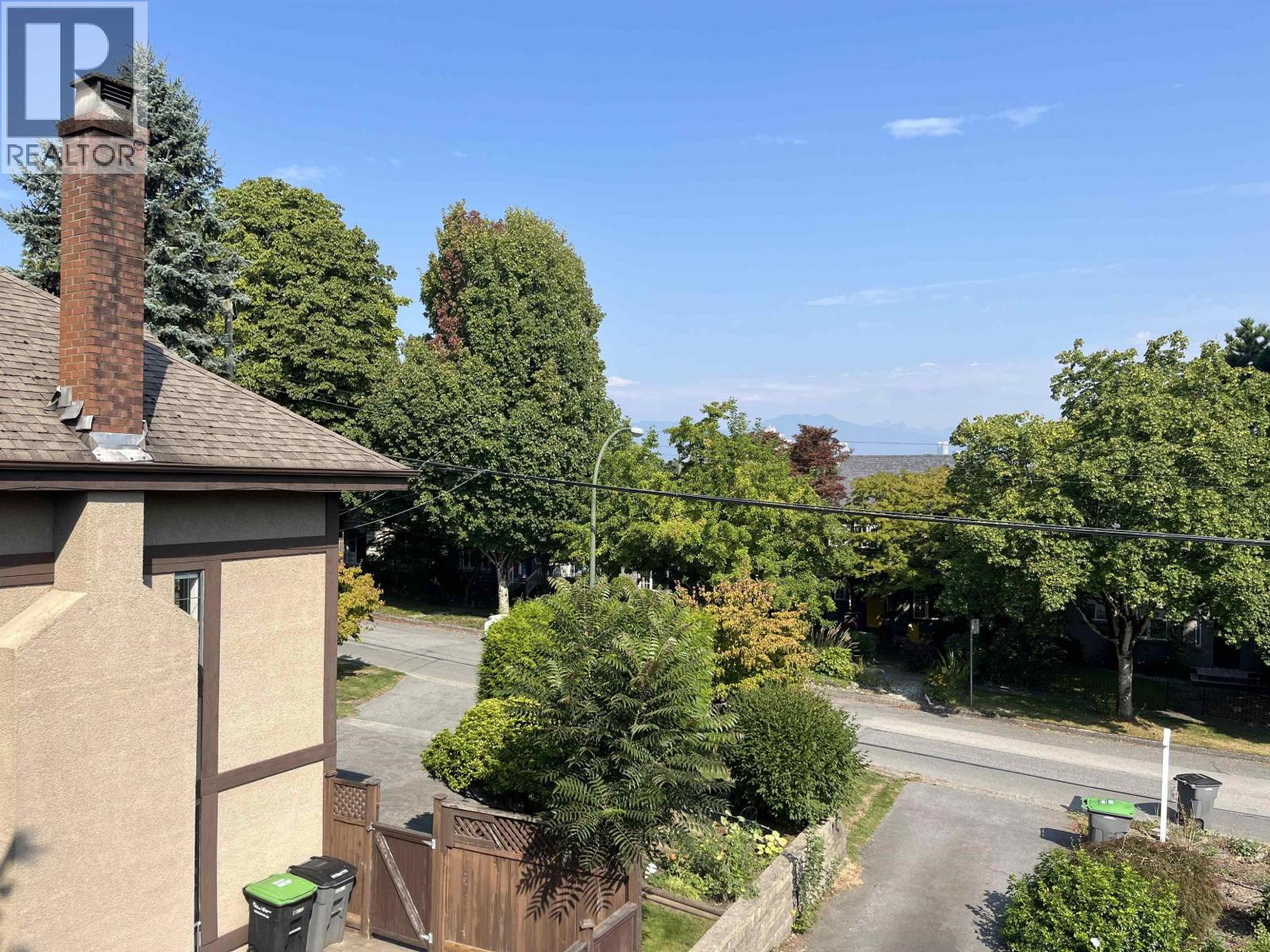 Photo 6 of 637 W 24th Avenue, Vancouver BC