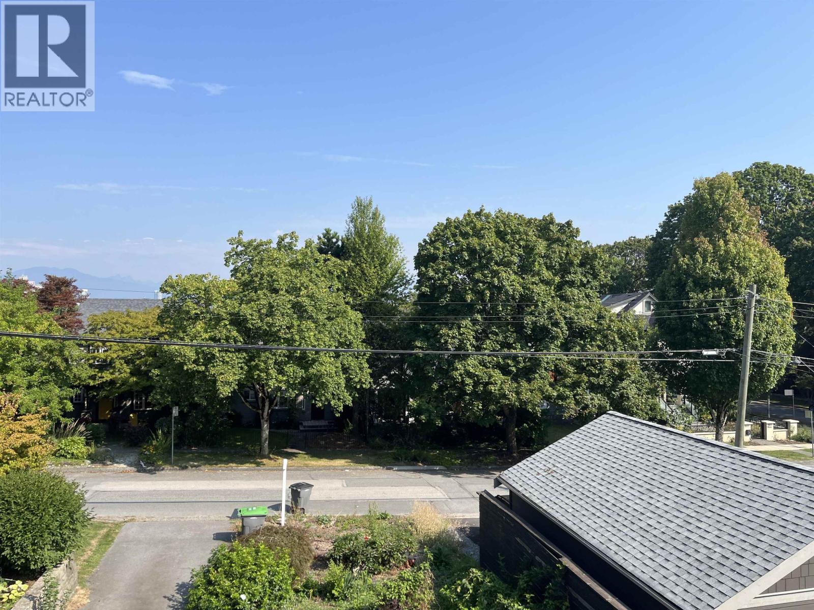 Photo 4 of 637 W 24th Avenue, Vancouver BC
