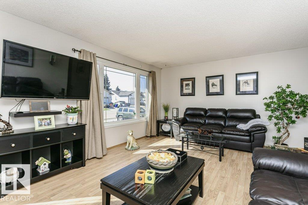 Photo 5 of 4546 56 Av, Bruderheim AB