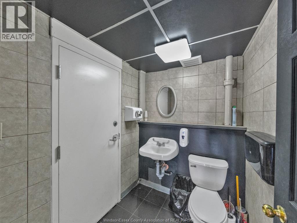 Photo 22 of 3857 Wyandotte Street East Unit 2, Windsor ON