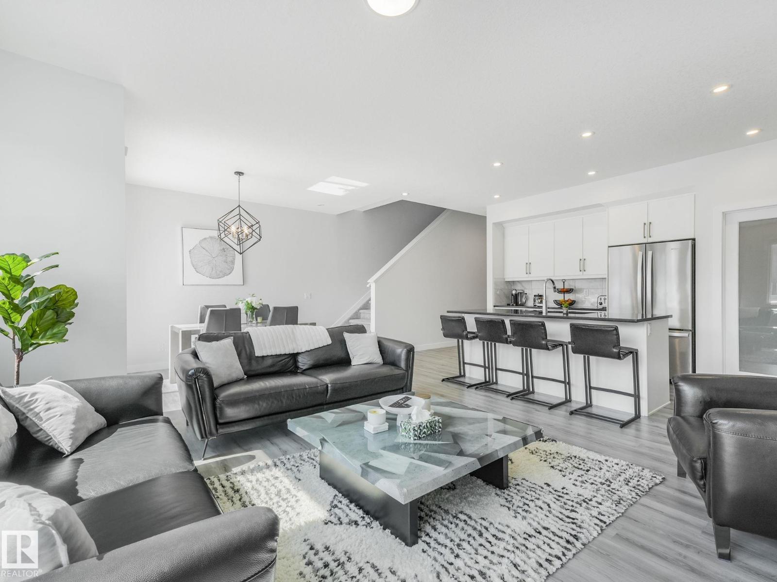Photo 10 of 6407 174 Av Nw, Edmonton AB