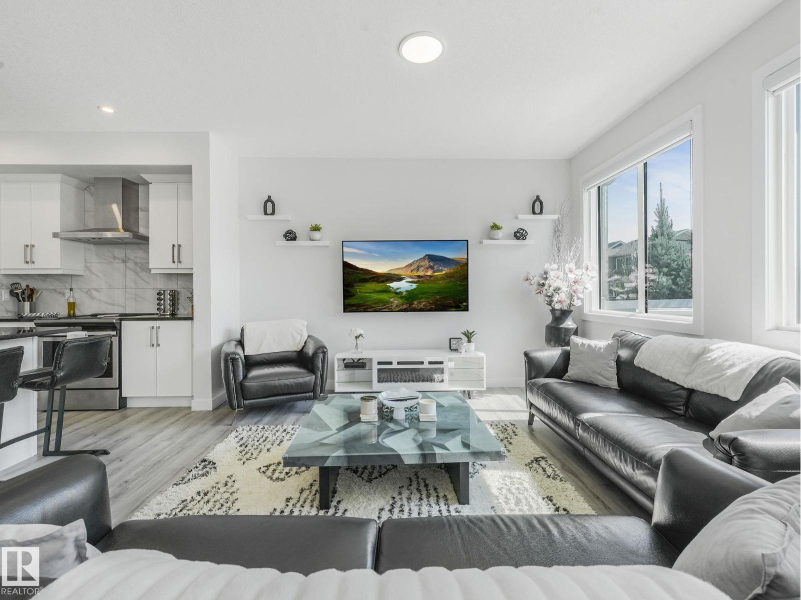 Photo 11 of 6407 174 Av Nw, Edmonton AB