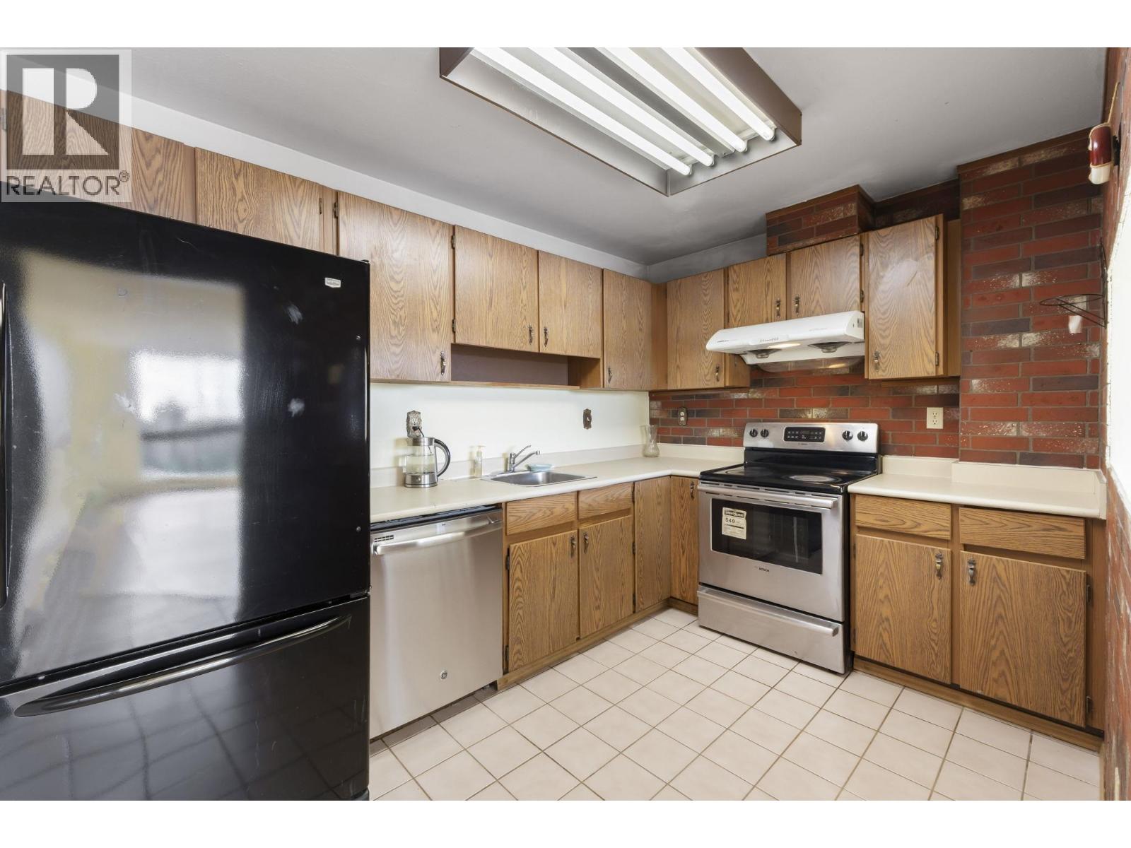 Photo 11 of 1702 9280 Salish Court, Burnaby BC