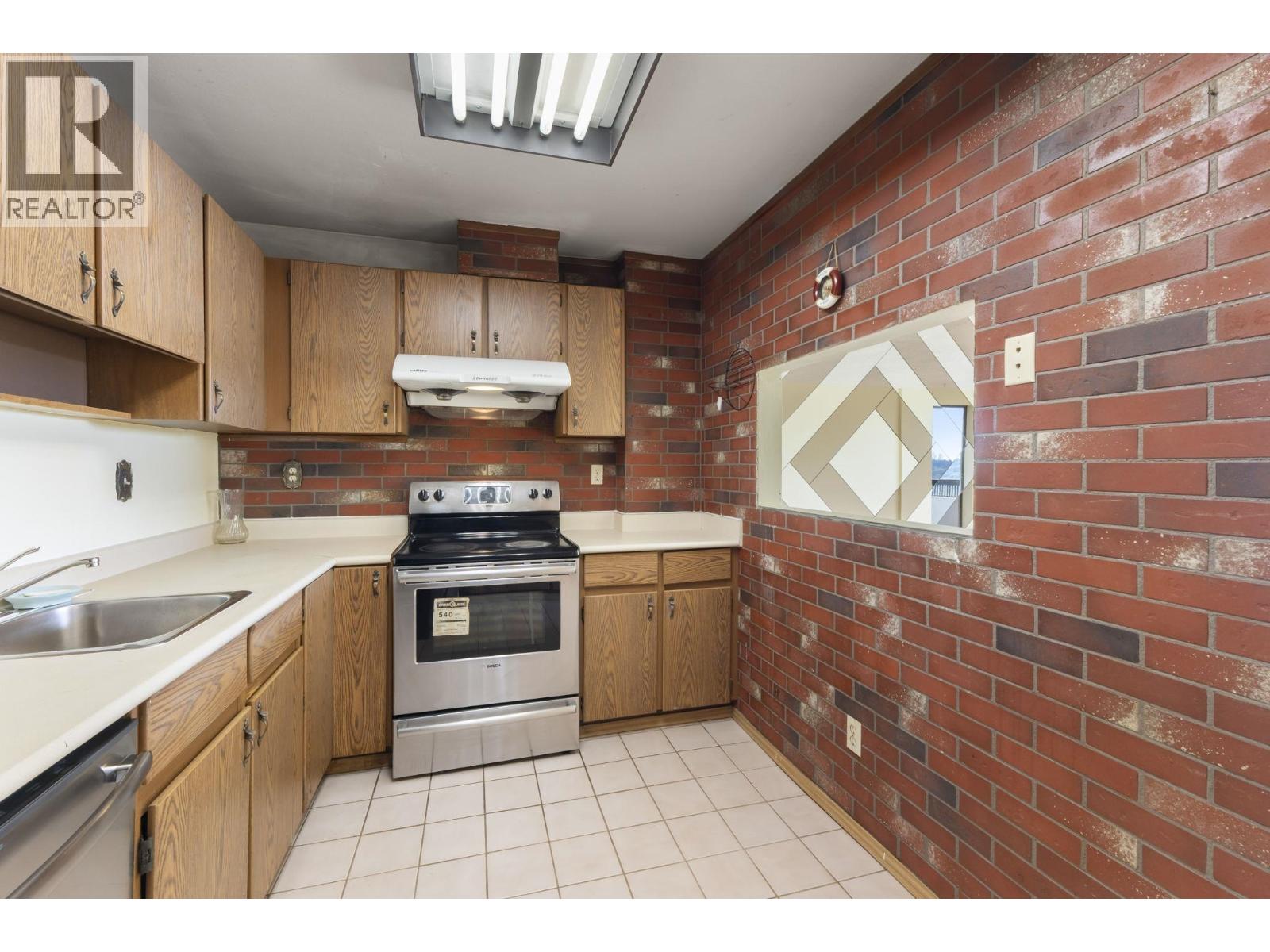 Photo 14 of 1702 9280 Salish Court, Burnaby BC