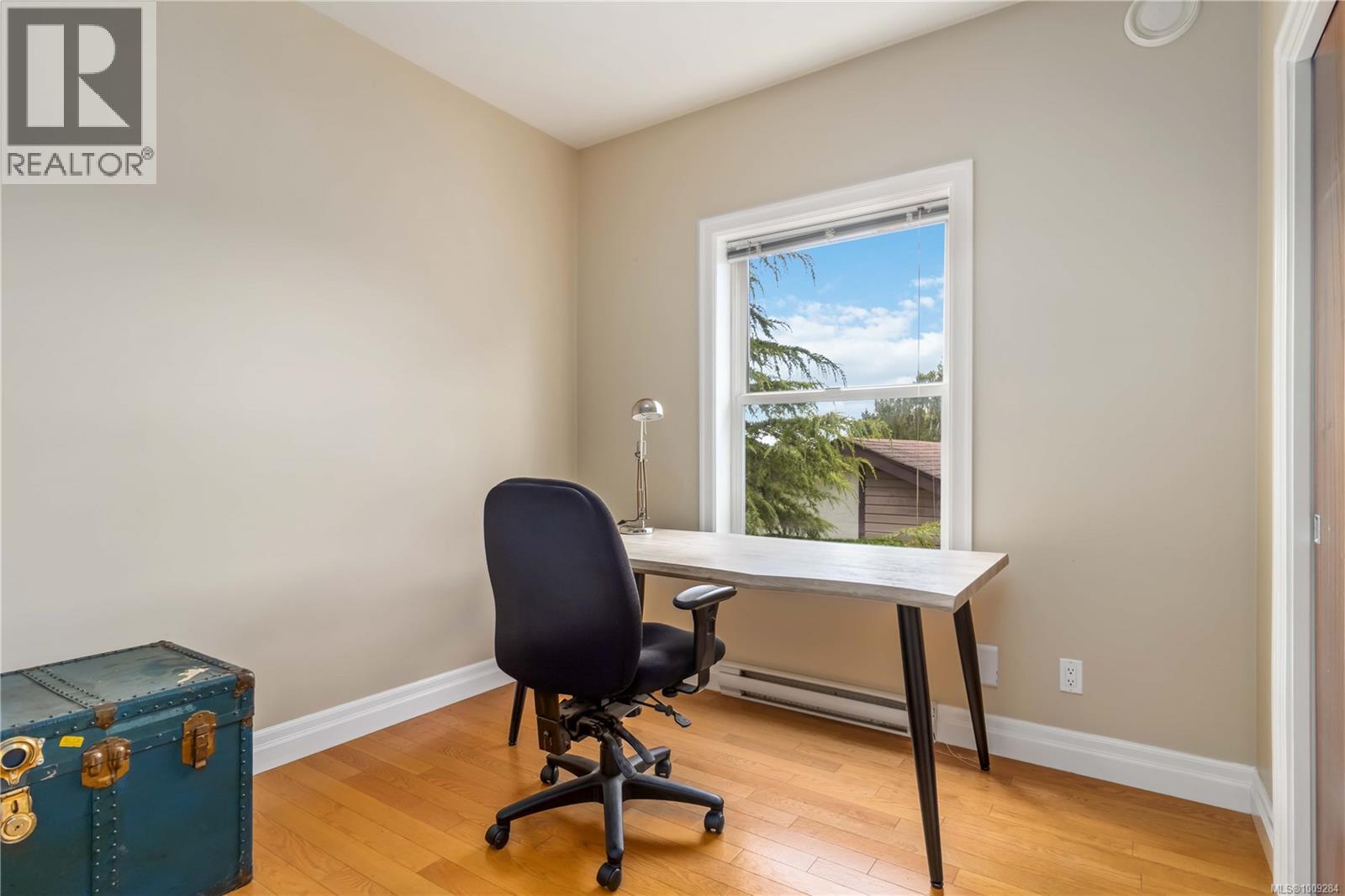 Photo 23 of 4 1827 Fairfield Rd, Victoria BC