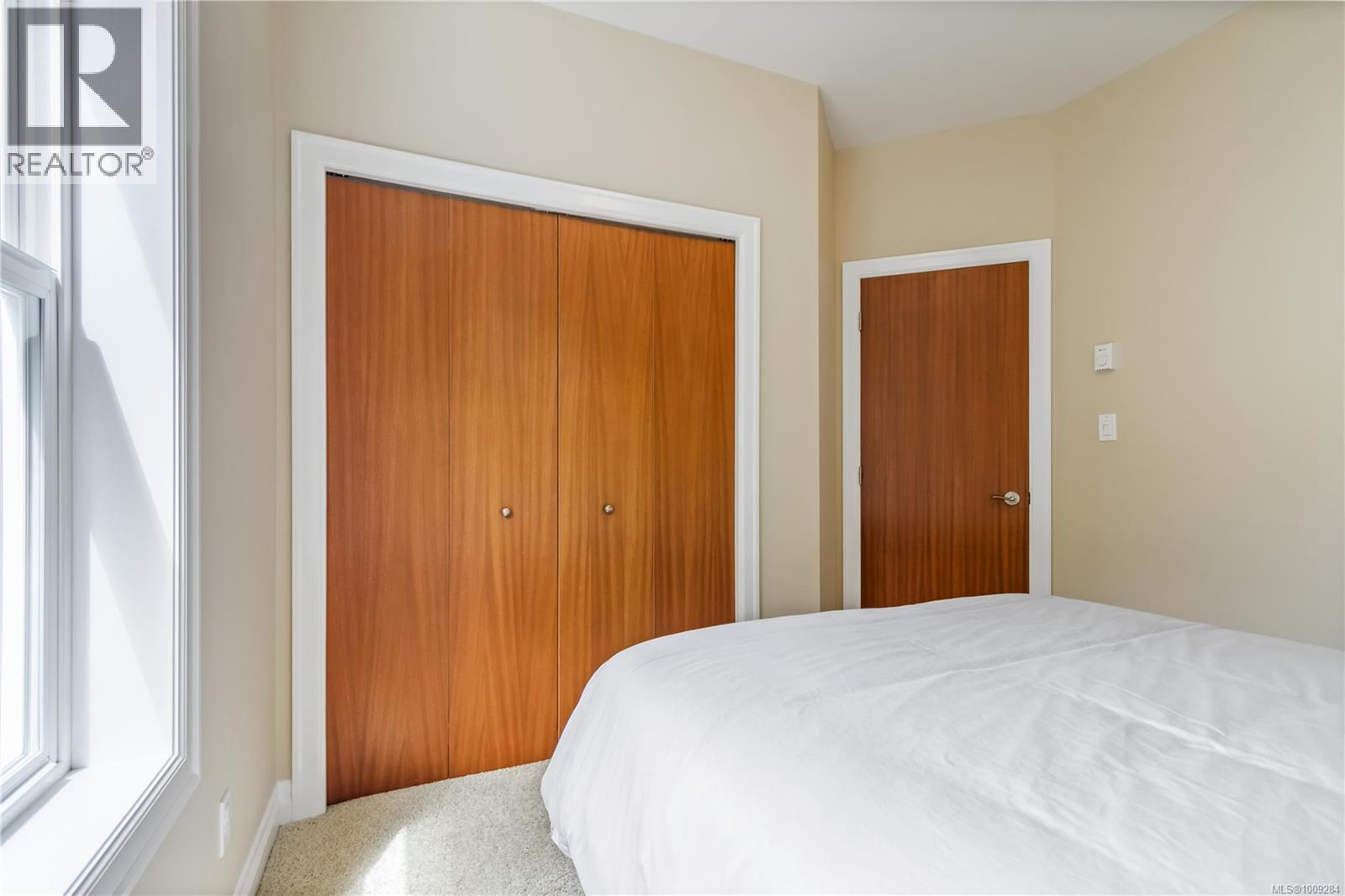 Photo 17 of 4 1827 Fairfield Rd, Victoria BC