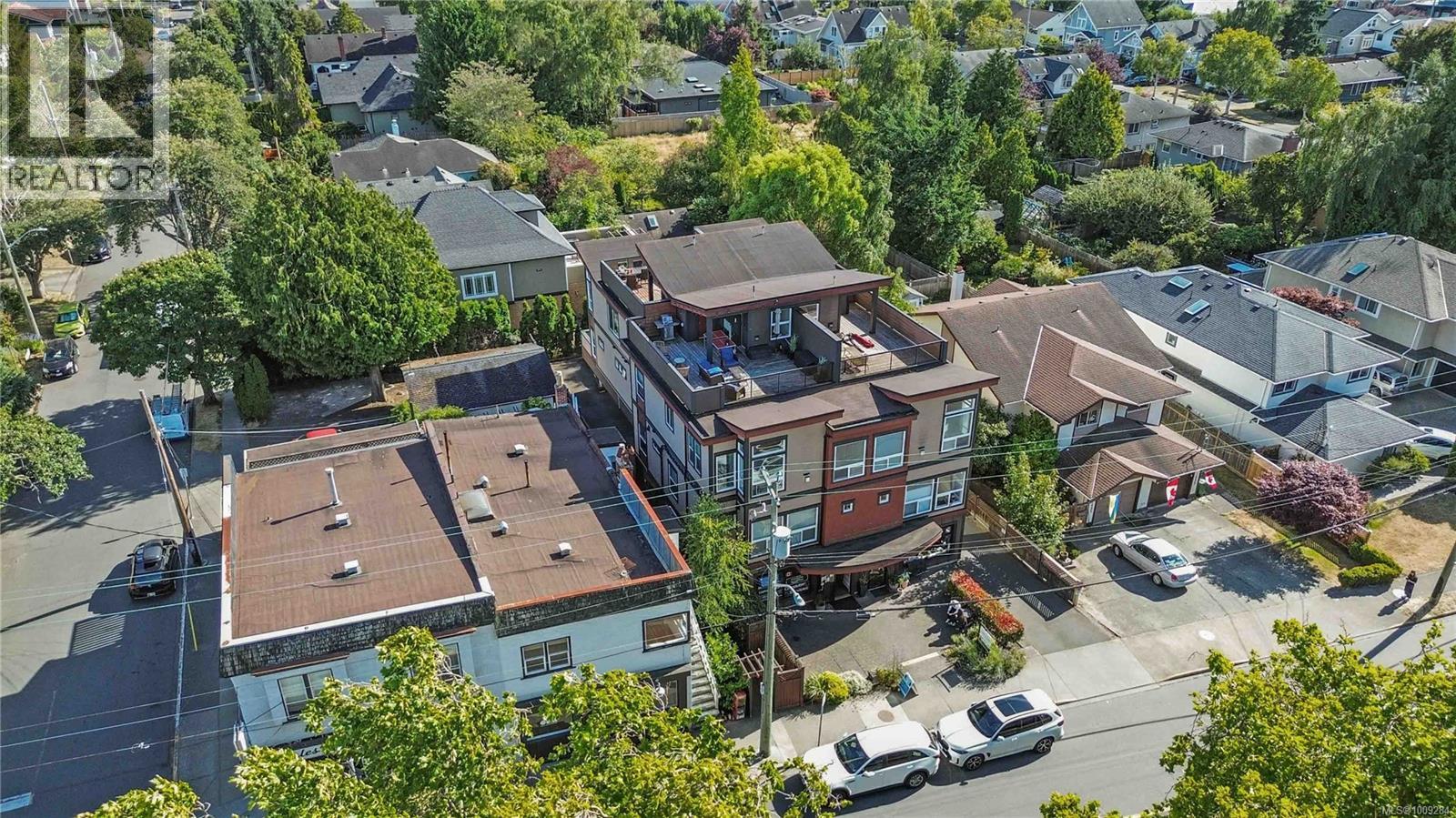 Photo 51 of 4 1827 Fairfield Rd, Victoria BC