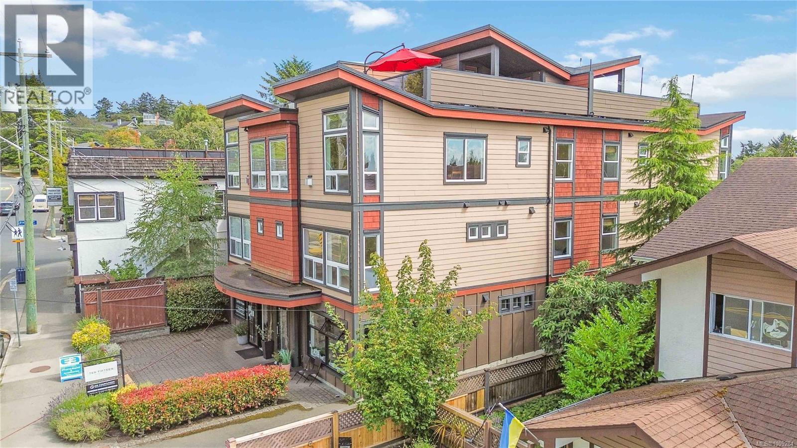 Photo 58 of 4 1827 Fairfield Rd, Victoria BC