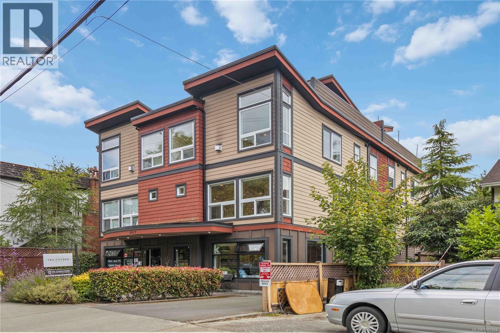 Photo 57 of 4 1827 Fairfield Rd, Victoria BC