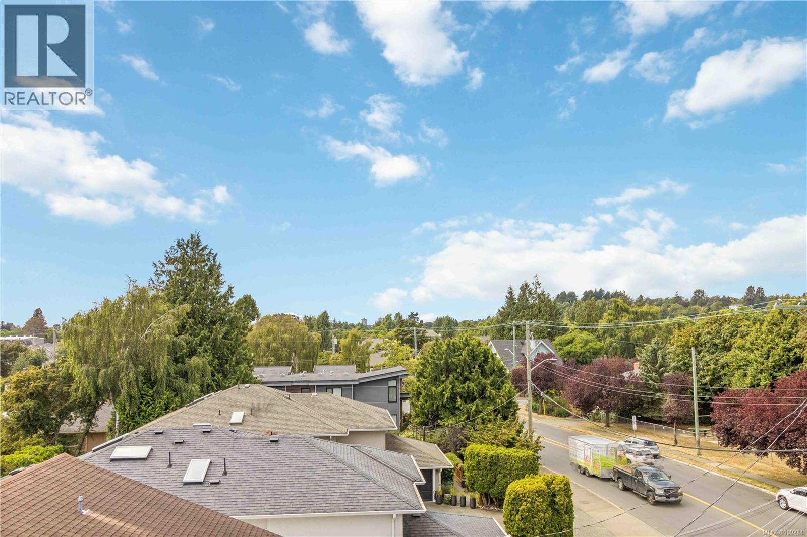 Photo 31 of 4 1827 Fairfield Rd, Victoria BC