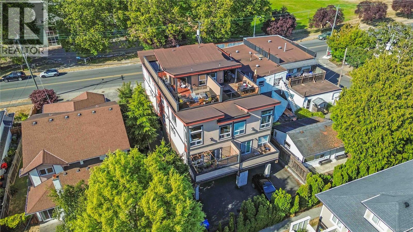 Photo 53 of 4 1827 Fairfield Rd, Victoria BC