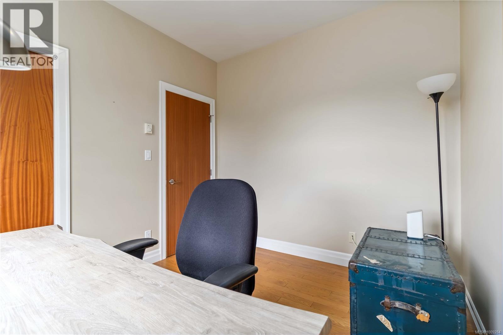 Photo 24 of 4 1827 Fairfield Rd, Victoria BC