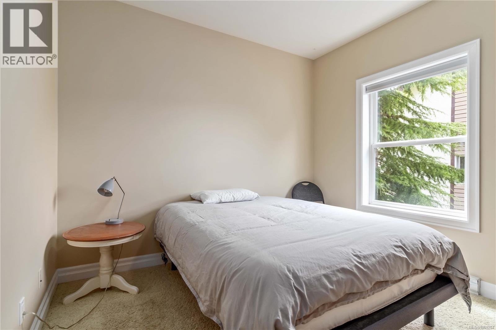 Photo 21 of 4 1827 Fairfield Rd, Victoria BC