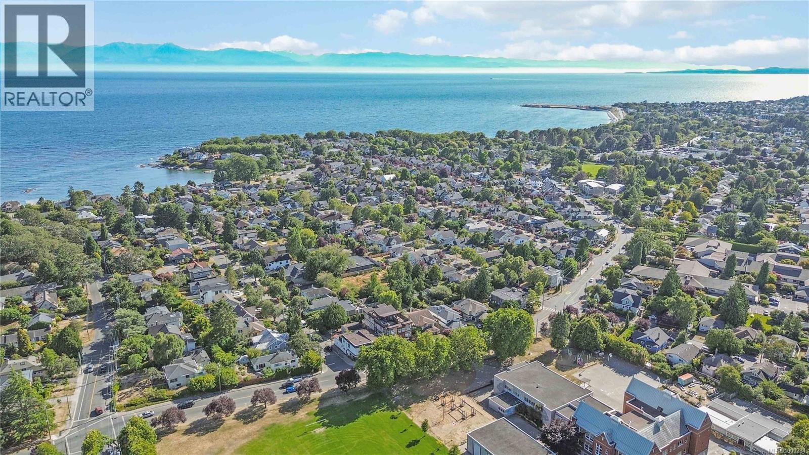 Photo 44 of 4 1827 Fairfield Rd, Victoria BC