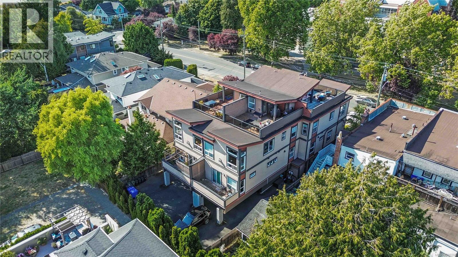 Photo 52 of 4 1827 Fairfield Rd, Victoria BC