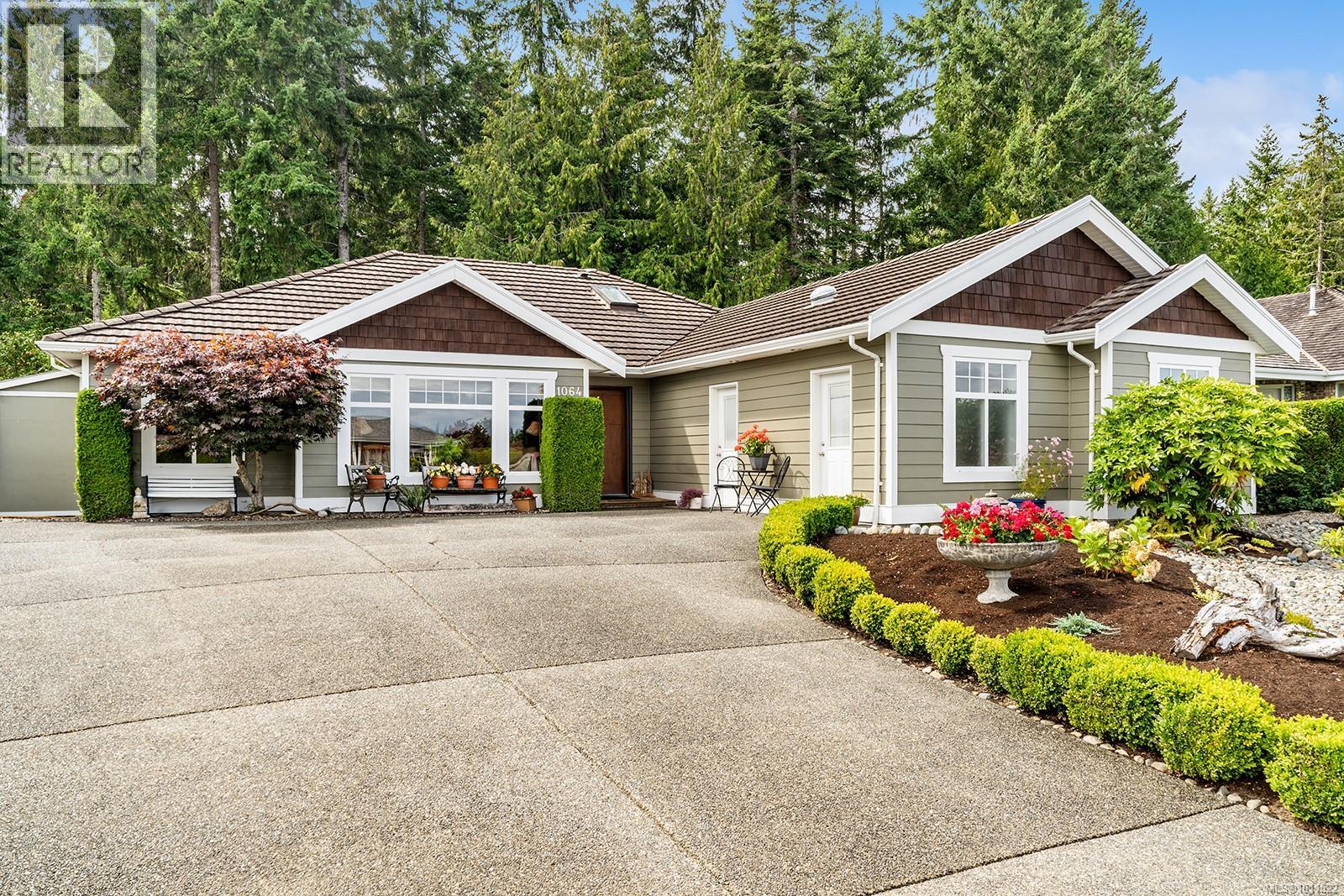 Photo 2 of 1064 Miraloma Dr, Qualicum Beach BC