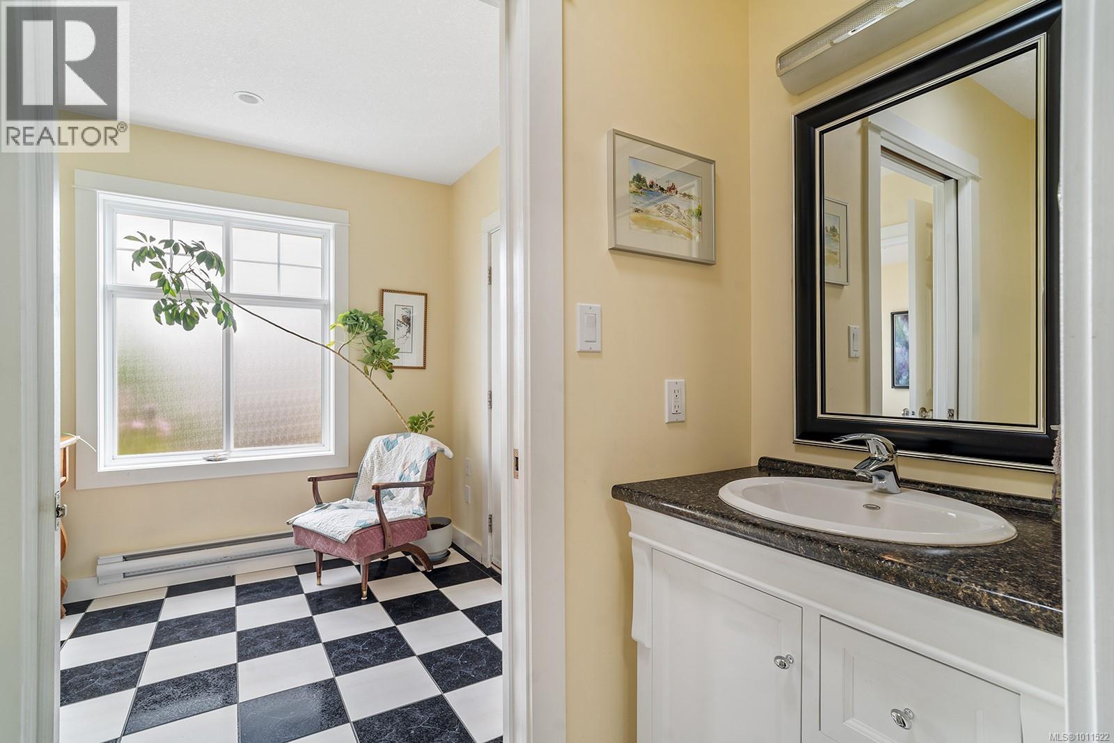 Photo 33 of 1064 Miraloma Dr, Qualicum Beach BC