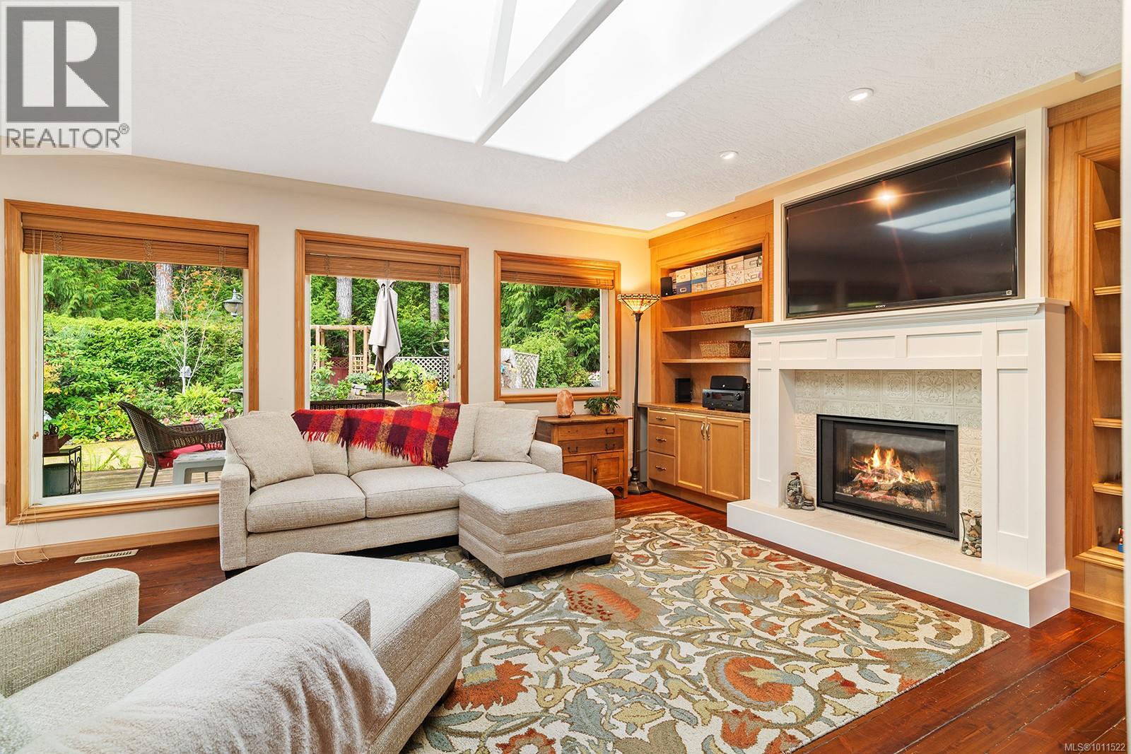 Photo 4 of 1064 Miraloma Dr, Qualicum Beach BC